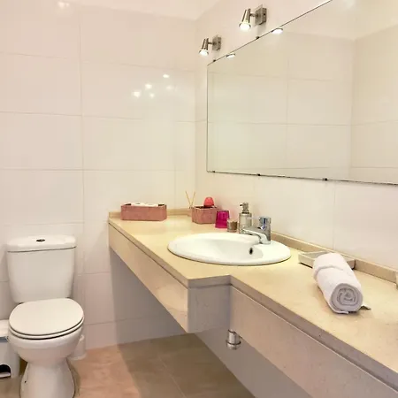 Large House Near Beaches & Surf * Атогиа-да-Балейя