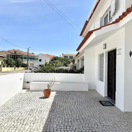 Large House Near Beaches & Surf Дом отдыха