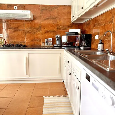 Large House Near Beaches & Surf * Атогиа-да-Балейя