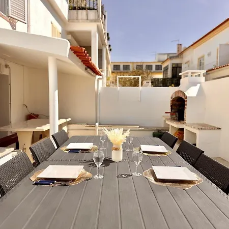 Large House Near Beaches & Surf Дом отдыха *