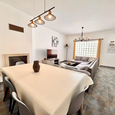Large House Near Beaches & Surf * Атогиа-да-Балейя