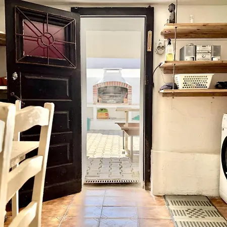 Large House Near Beaches & Surf Дом отдыха Атогиа-да-Балейя