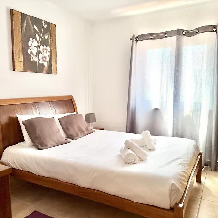 Large House Near Beaches & Surf Атогиа-да-Балейя