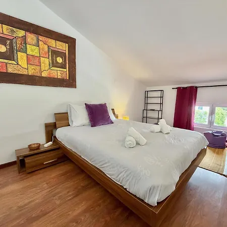 Large House Near Beaches & Surf Дом отдыха Атогиа-да-Балейя